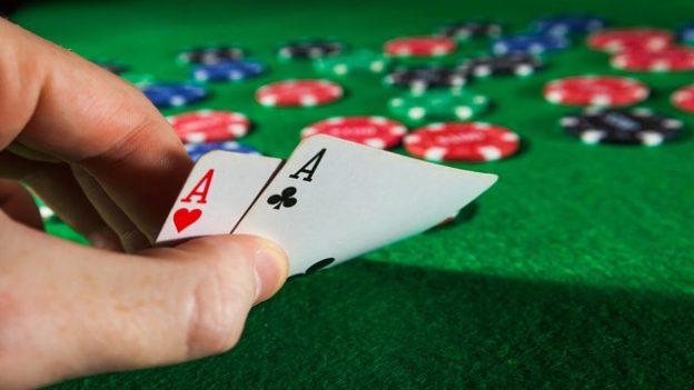 Permainan poker on the net sangat membantu para pemainnya untuk meraih kemenangan