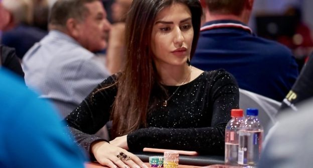 Mantan Miss Global Iran Memenangkan World Series Of Online Poker Bracelets